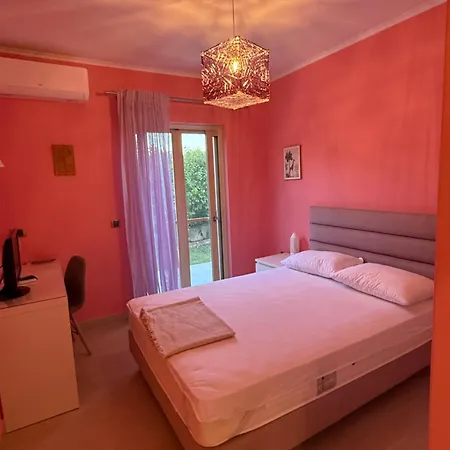 Makis & Lena's Villa *